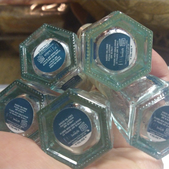 Benefit Triple Performing Facial Emulsion - Blue and Cream - Picture 6 of 12